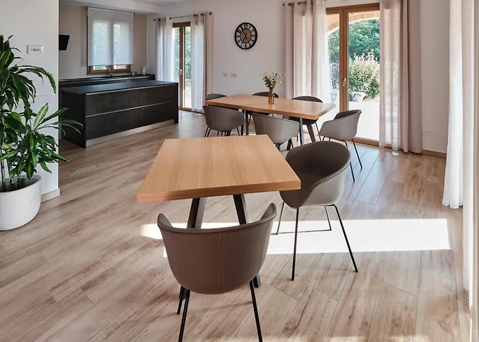 La Casina Di Ely לינה וארוחת בוקר 3*